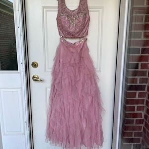 Beautiful prom gown. Size 5/6.